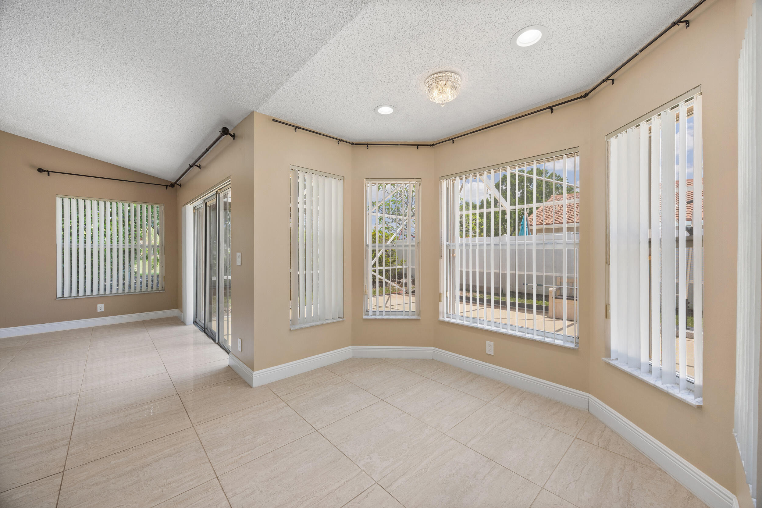 COQUINA LAKES - Residential