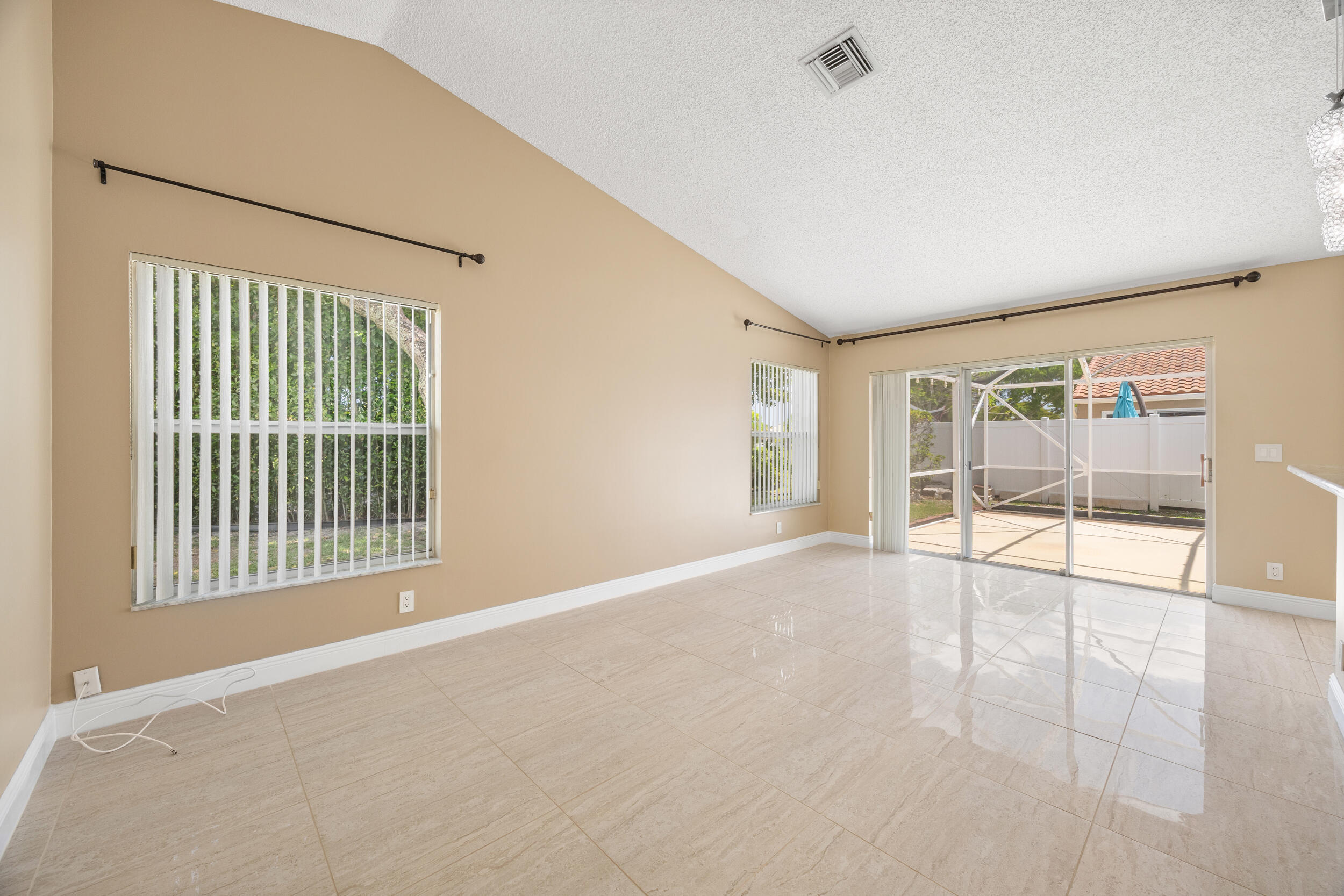 COQUINA LAKES - Residential