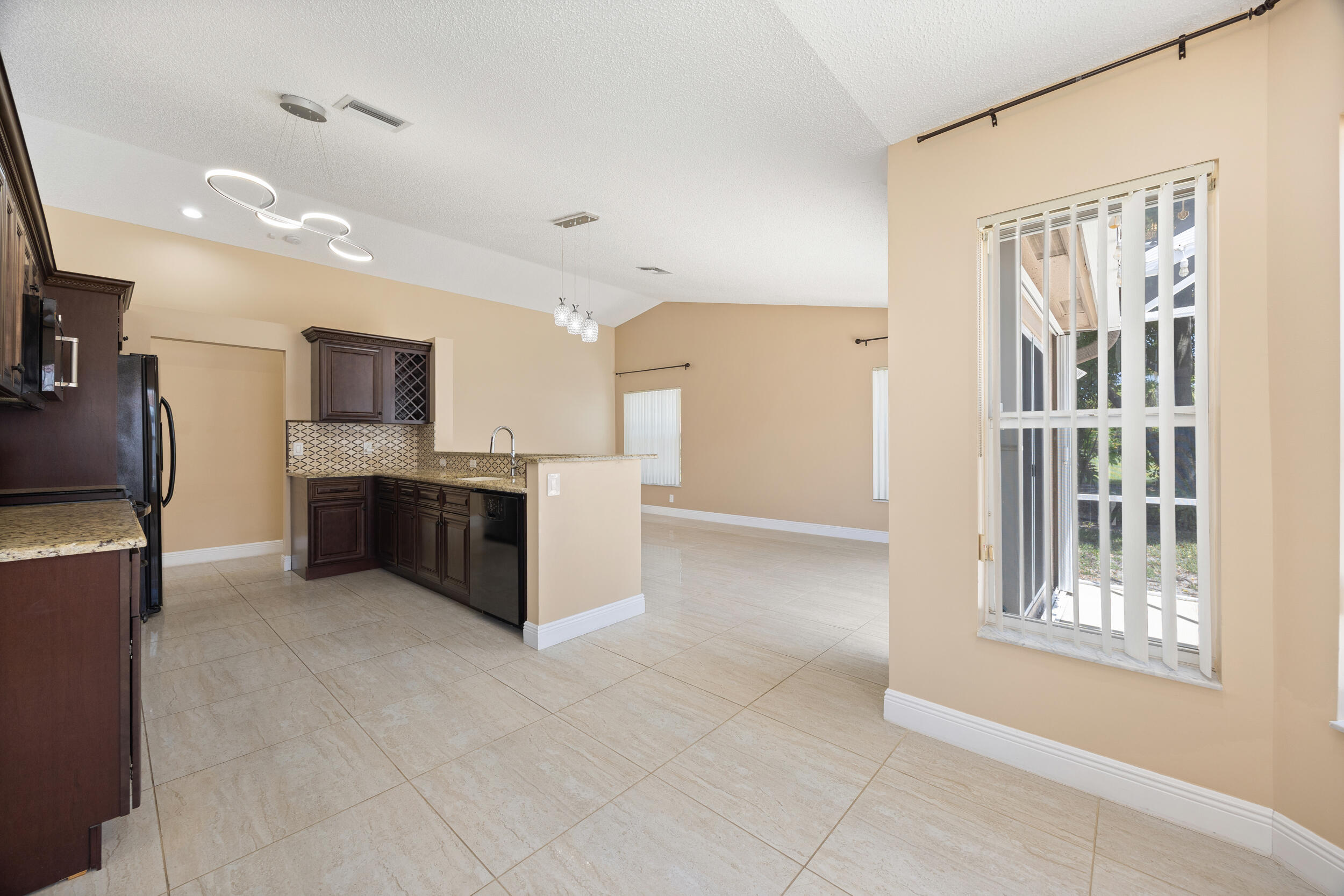COQUINA LAKES - Residential