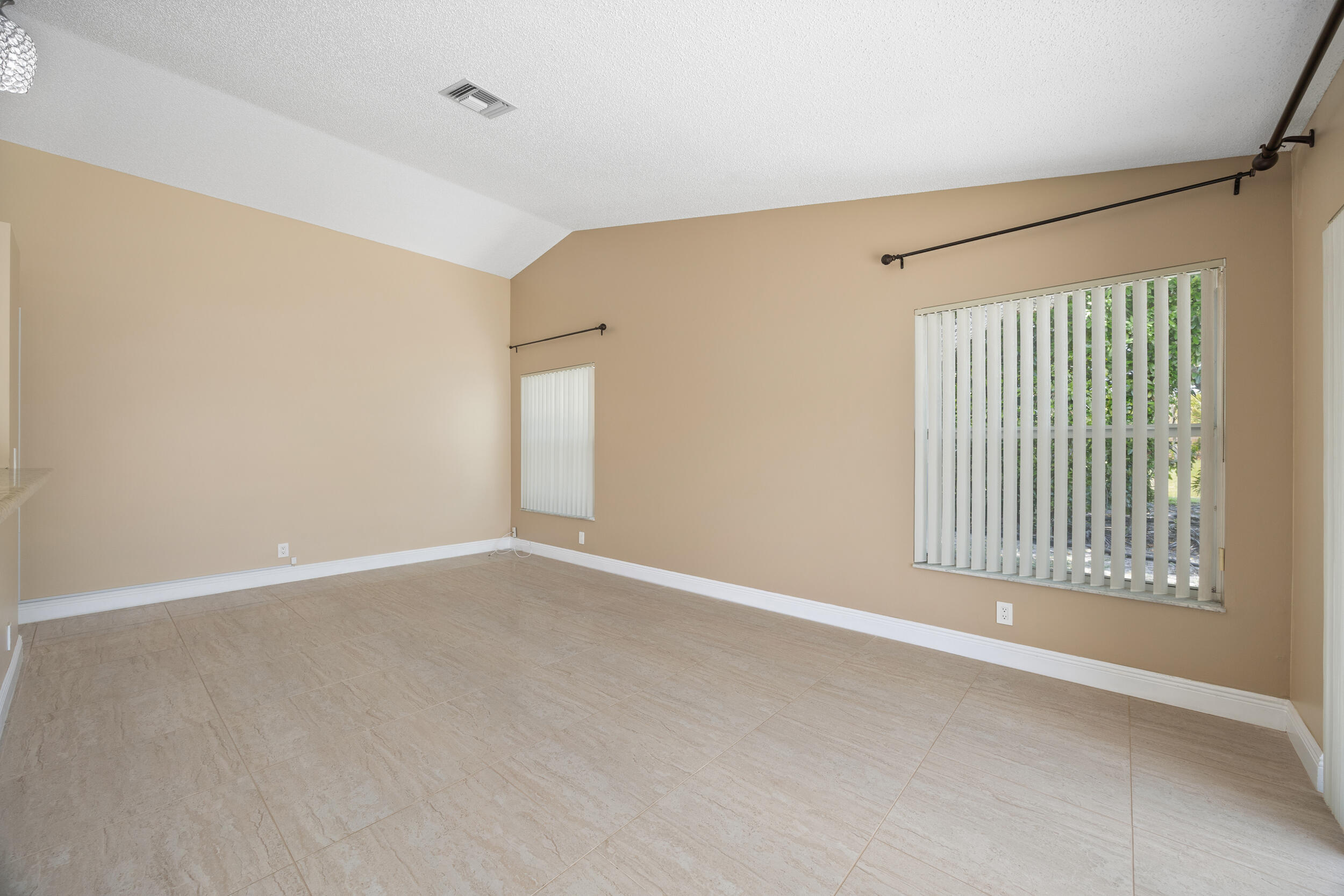 COQUINA LAKES - Residential