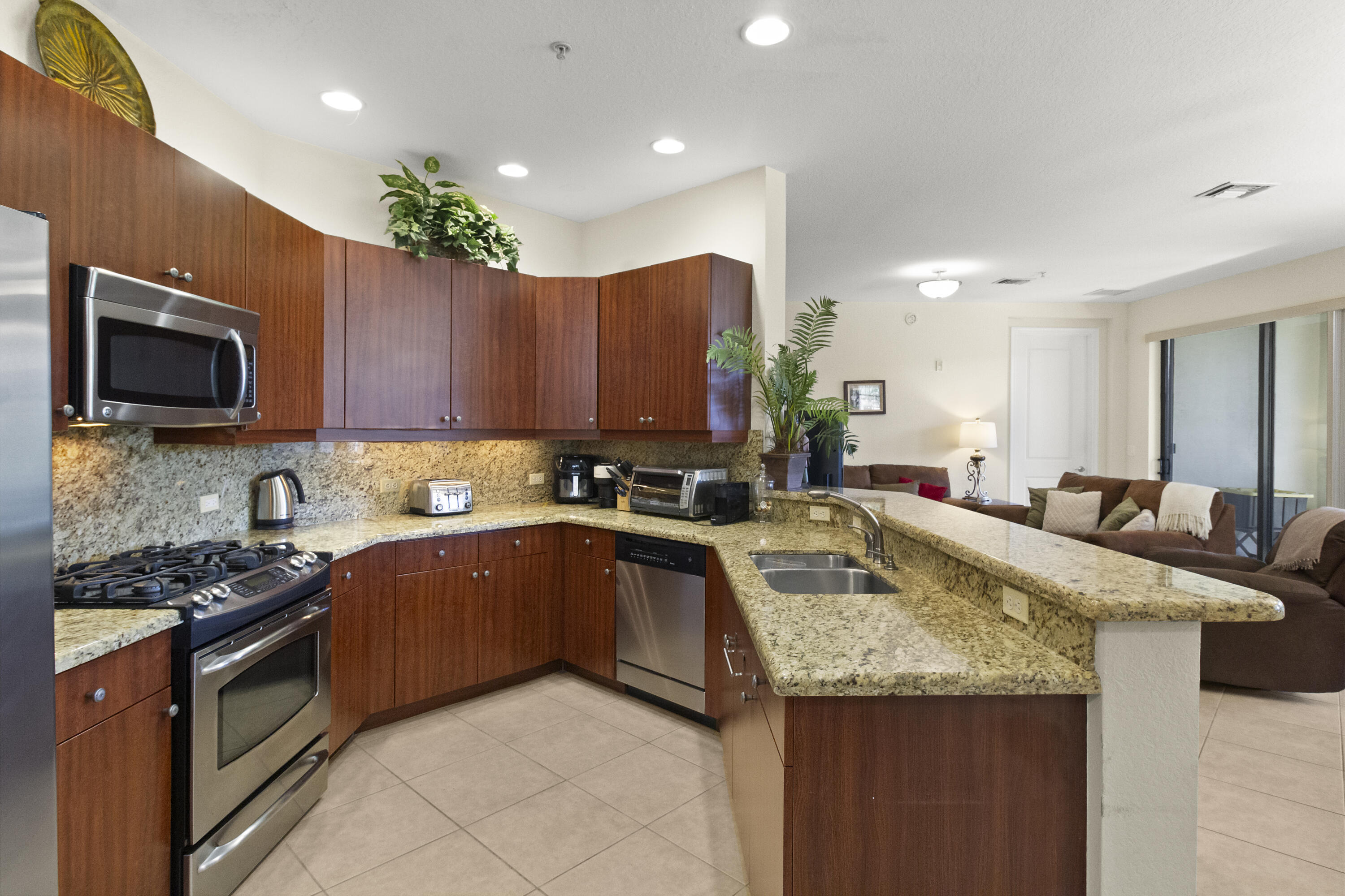 VILLA CARRARA CONDO - Residential