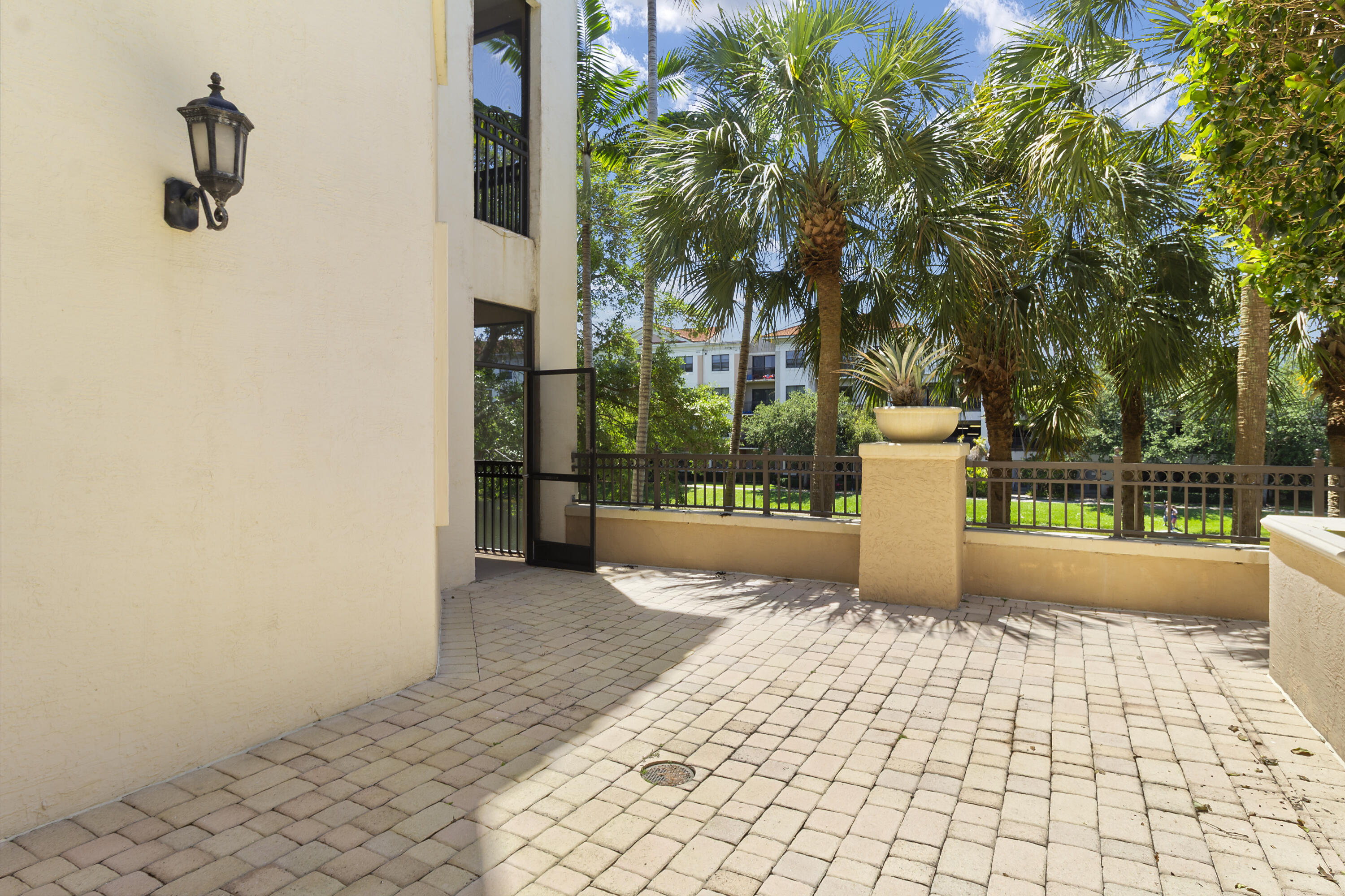 VILLA CARRARA CONDO - Residential