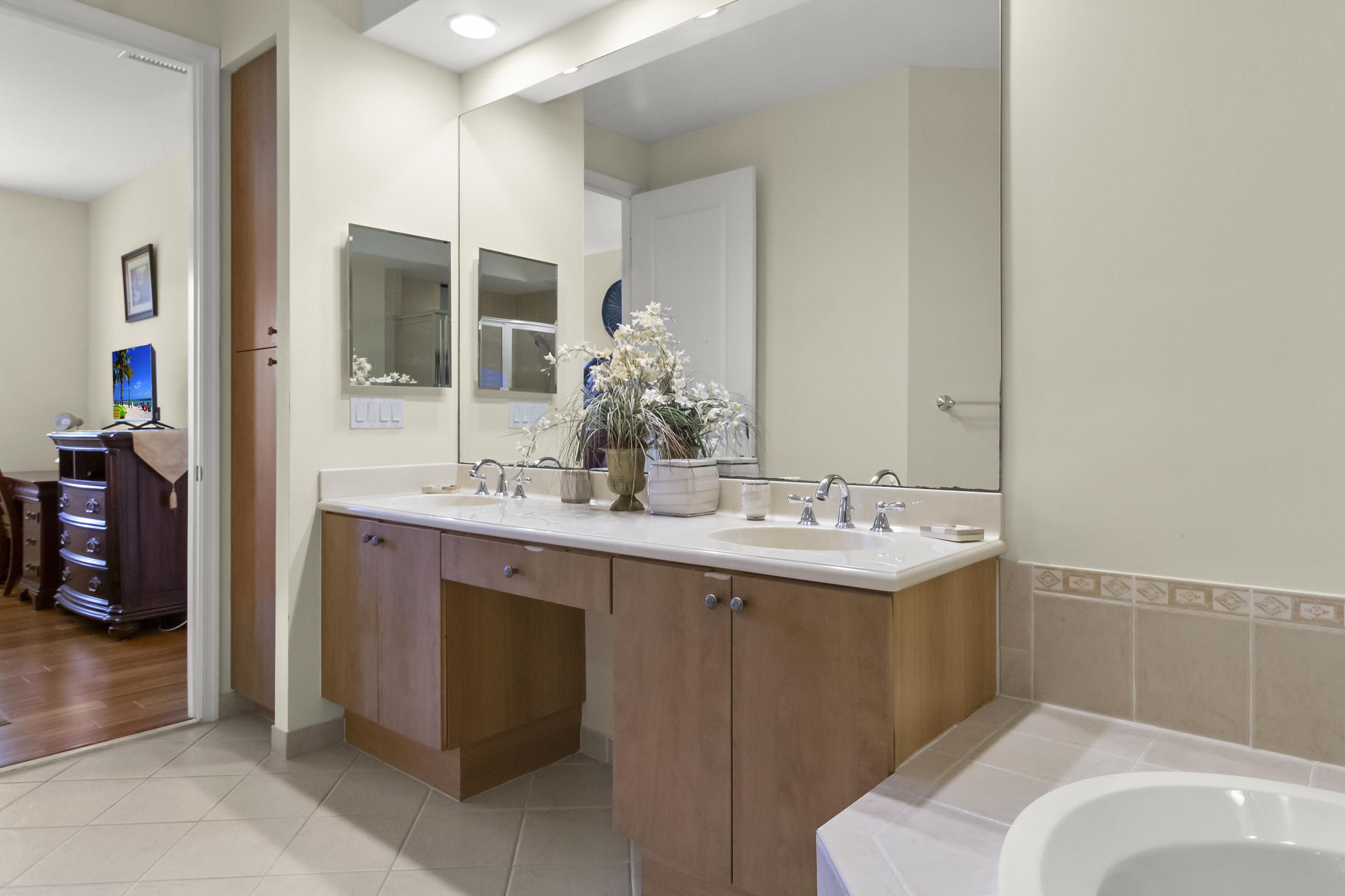 VILLA CARRARA CONDO - Residential