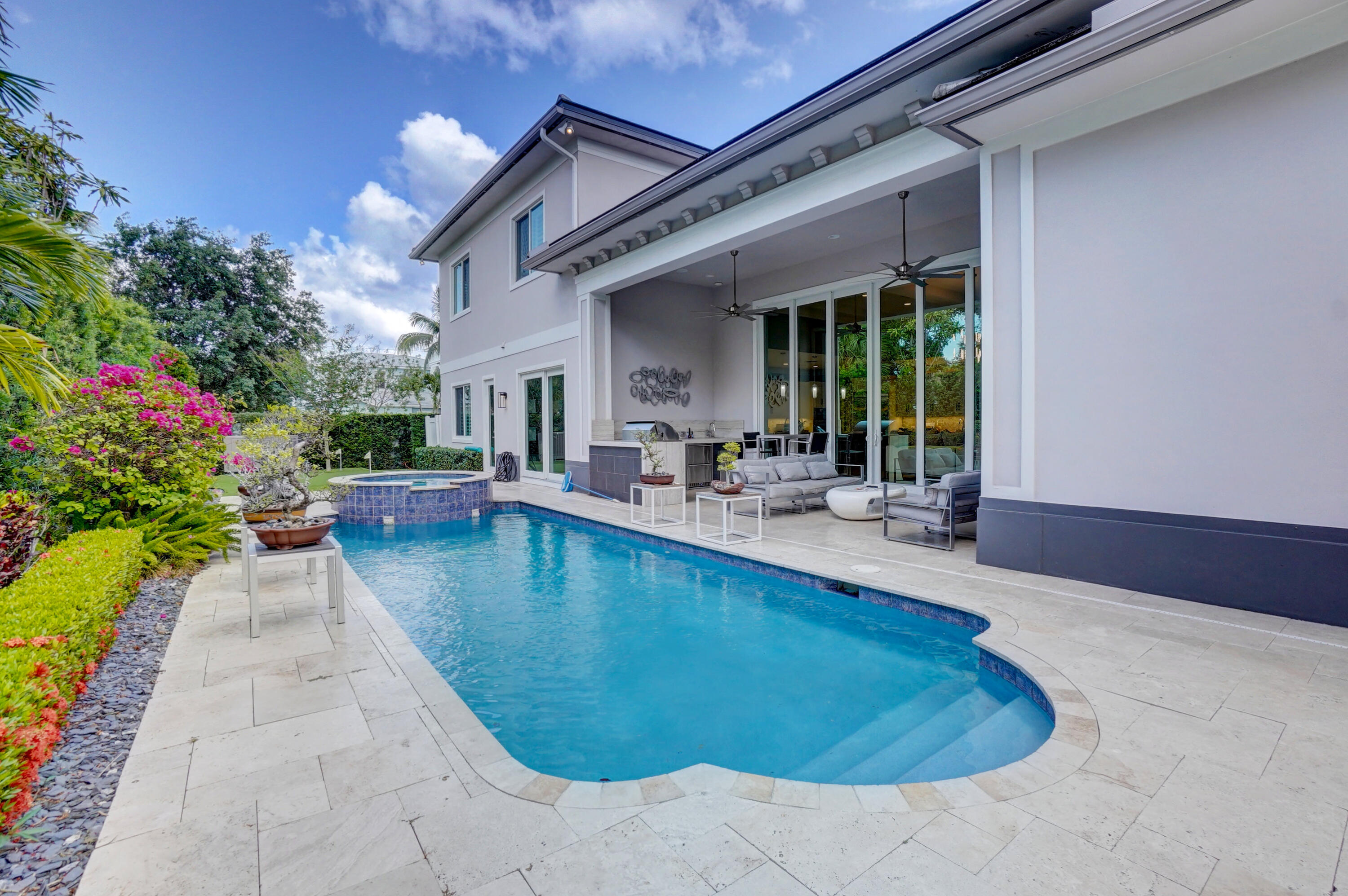 BOCA VILLAS - Residential