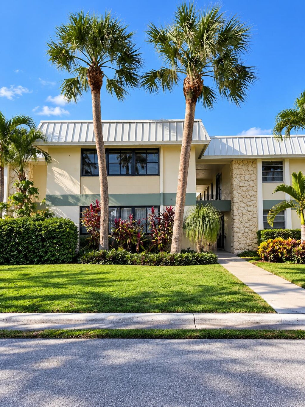 Photo of 2302 SUNRISE BLVD #202, Fort Pierce, FL 34982 (MLS # B26090015)