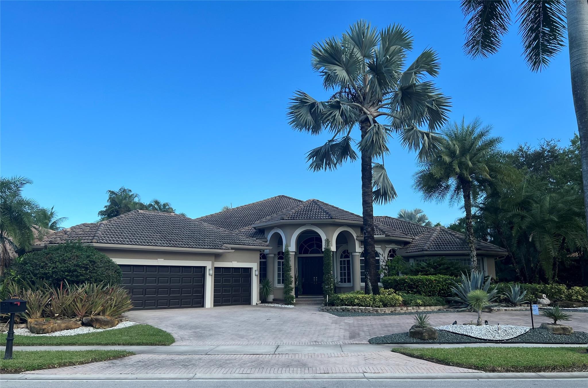 Stunning property in the prestigious WESTON HILLS CC. As you enter you are welcomed by an impressive grand foyer with soaring ceilings, extensive crown moldings and a beautiful view of the lake. Features 5 bed, 4 baths and 2 half baths plus an office. Premium 18,265 sqft waterfront lot with a pool. Fantastic floor plan with 4 in-suite bed, office/game room next to a luxurious master suite with a view of the pool and the lake. Kitchen with wood cabinets, granite countertop formal dining, living room and wet bar. Central Vacuum. Home has built in speakers in and outside the home. They are currently connected to a Bose Music Amplifier/Speaker amp with Bluetooth/Wi-Fi connectivity. Private backyard with pool and outdoor grill area. 3 garage and circular brick pavers. EV charging station Tesla.