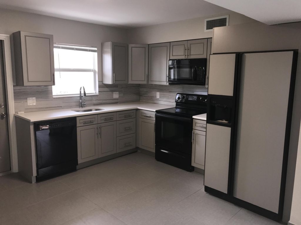 Photo of 142 SW 8th Avenue, Delray Beach, FL 33444 (MLS # B26025536)