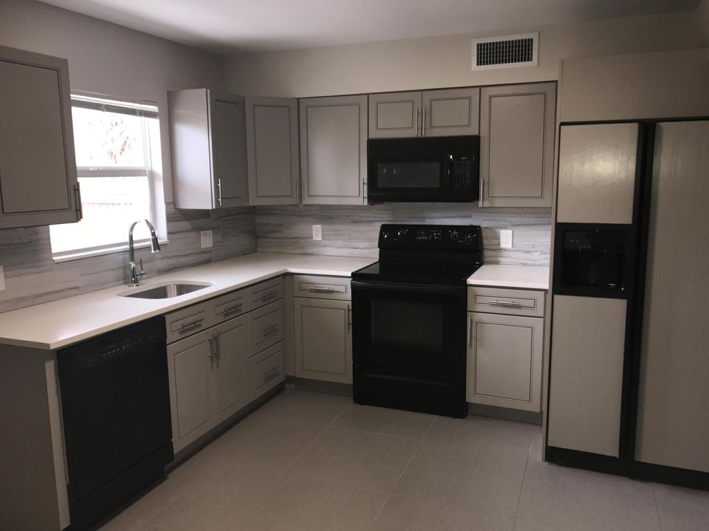 Photo of 142 SW 8th Avenue, Delray Beach, FL 33444 (MLS # B26025536)