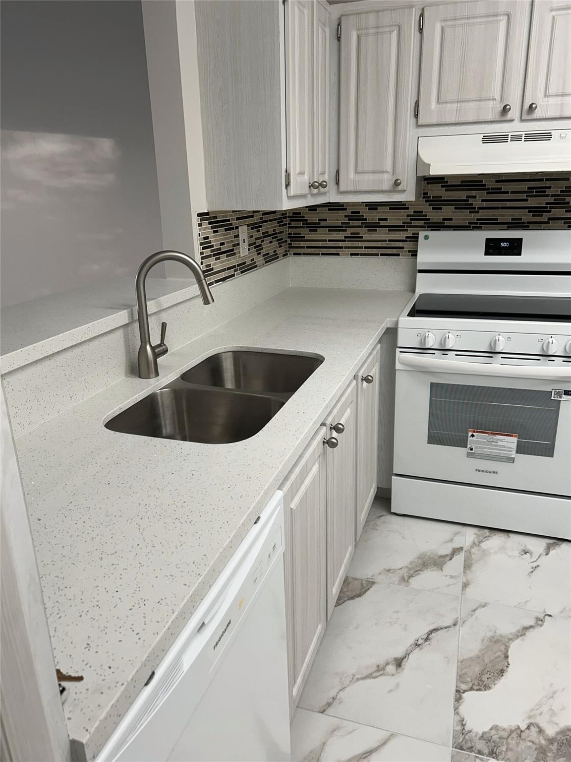 Polynesian Gardens Condo - Residential Lease