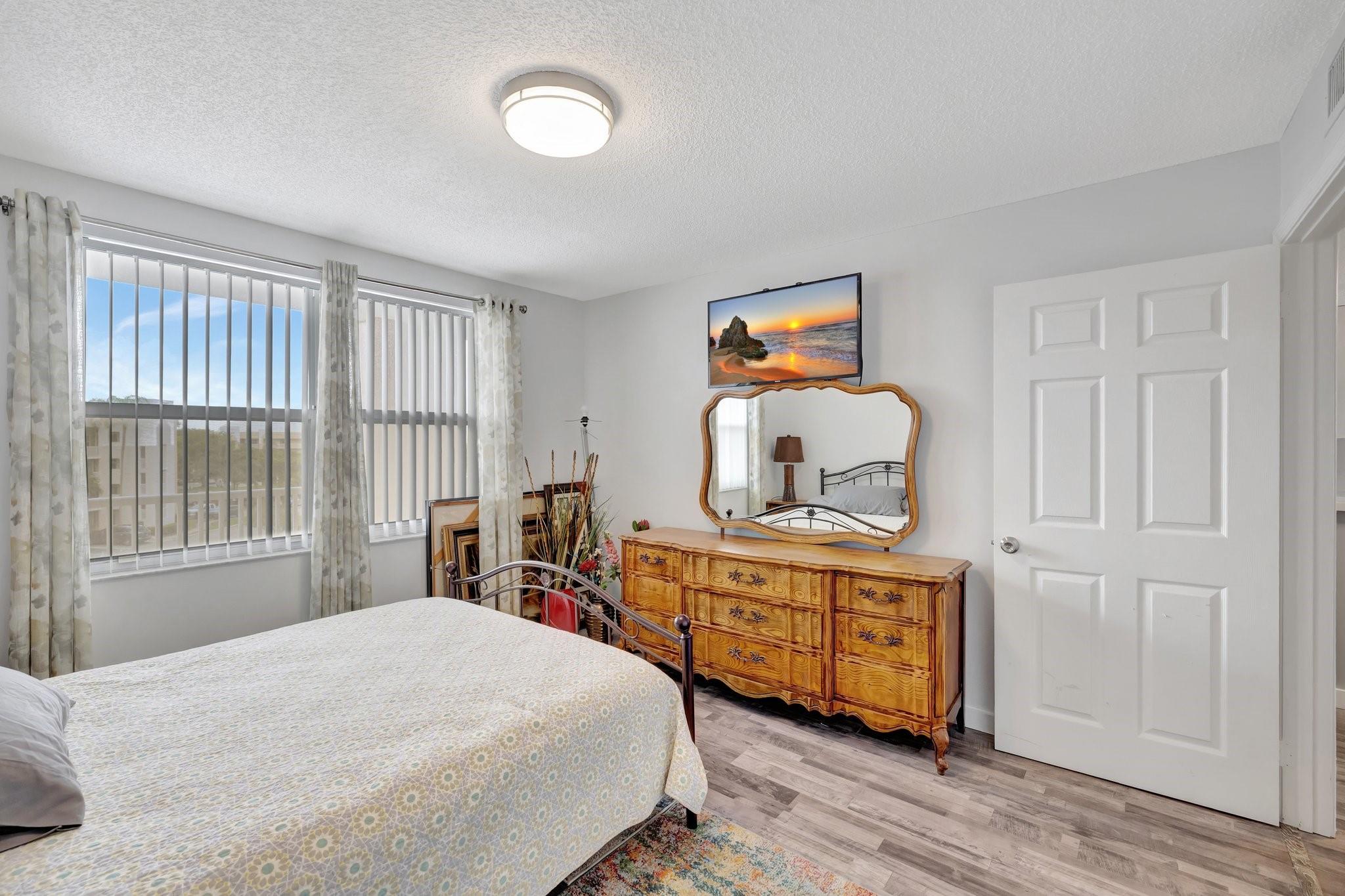 SUNRISE LAKES # 195 - Residential