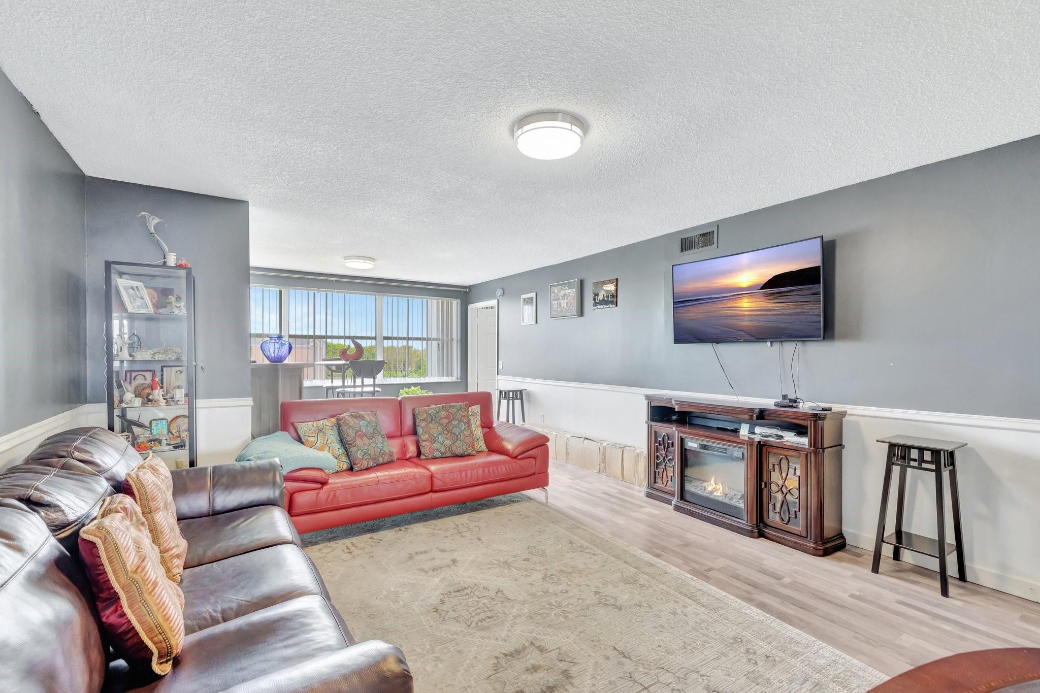 SUNRISE LAKES # 195 - Residential