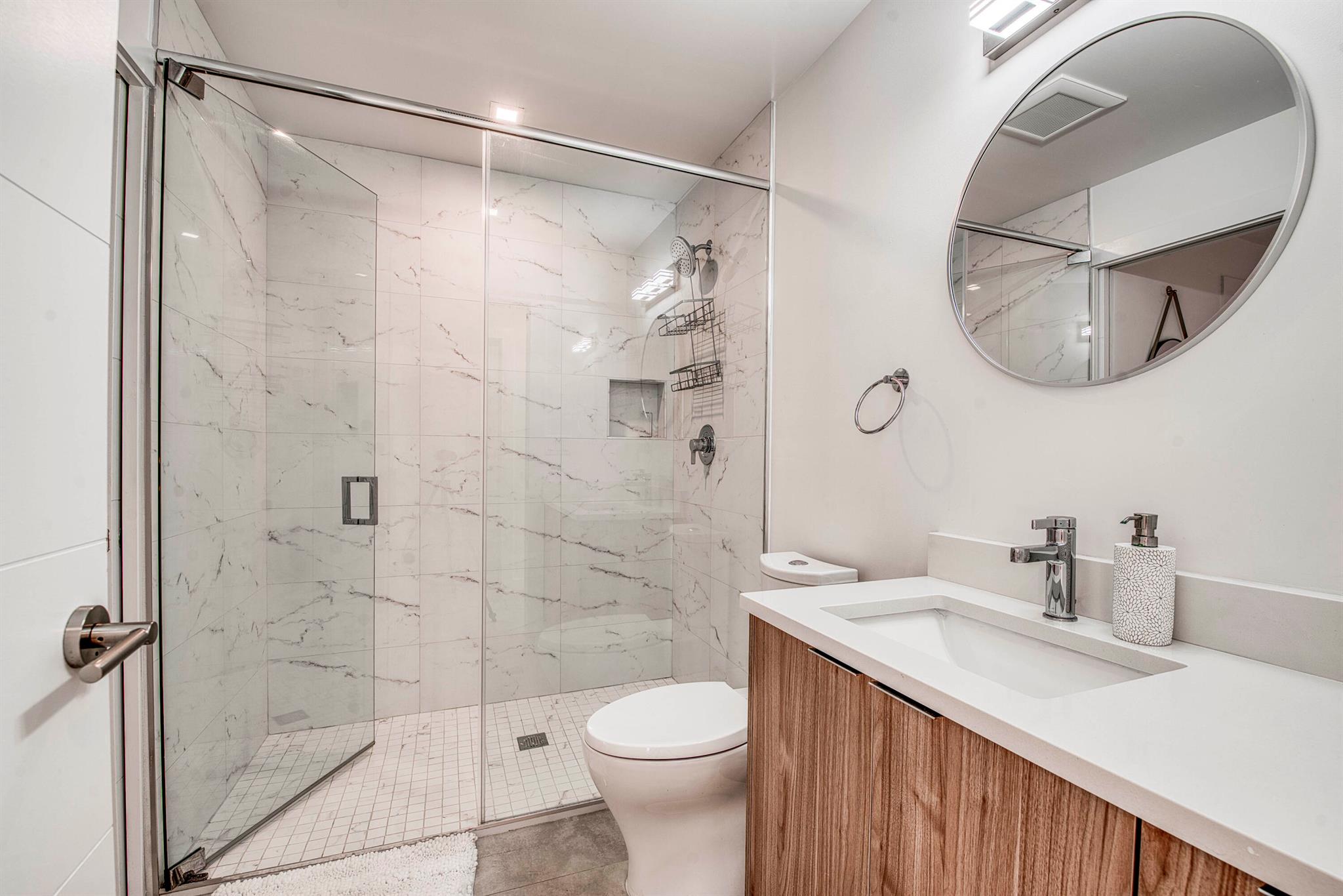 Alora Luxury Condo - Residential