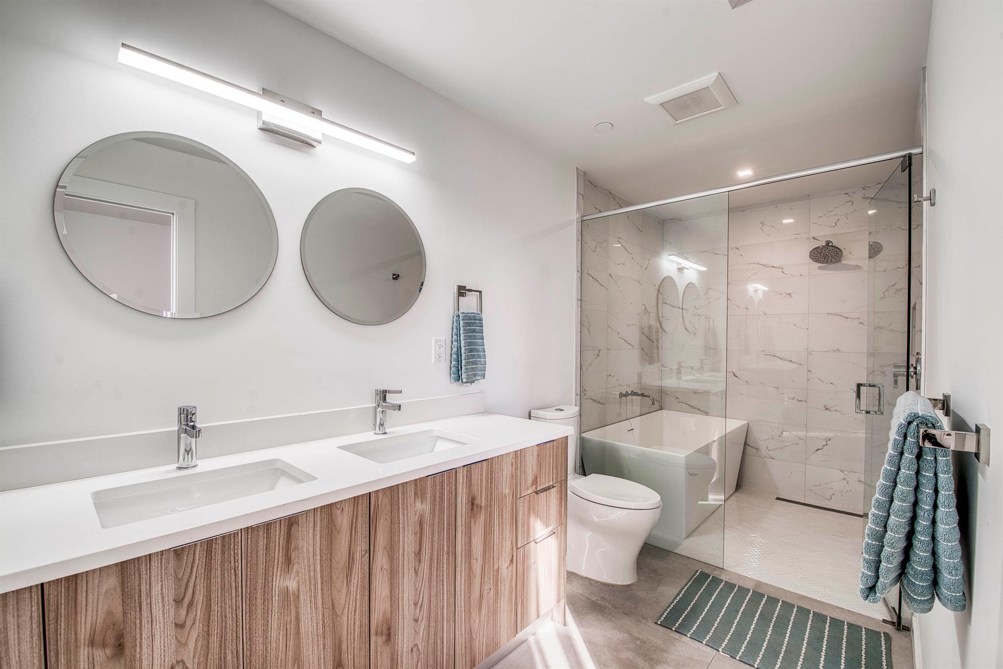 Alora Luxury Condo - Residential