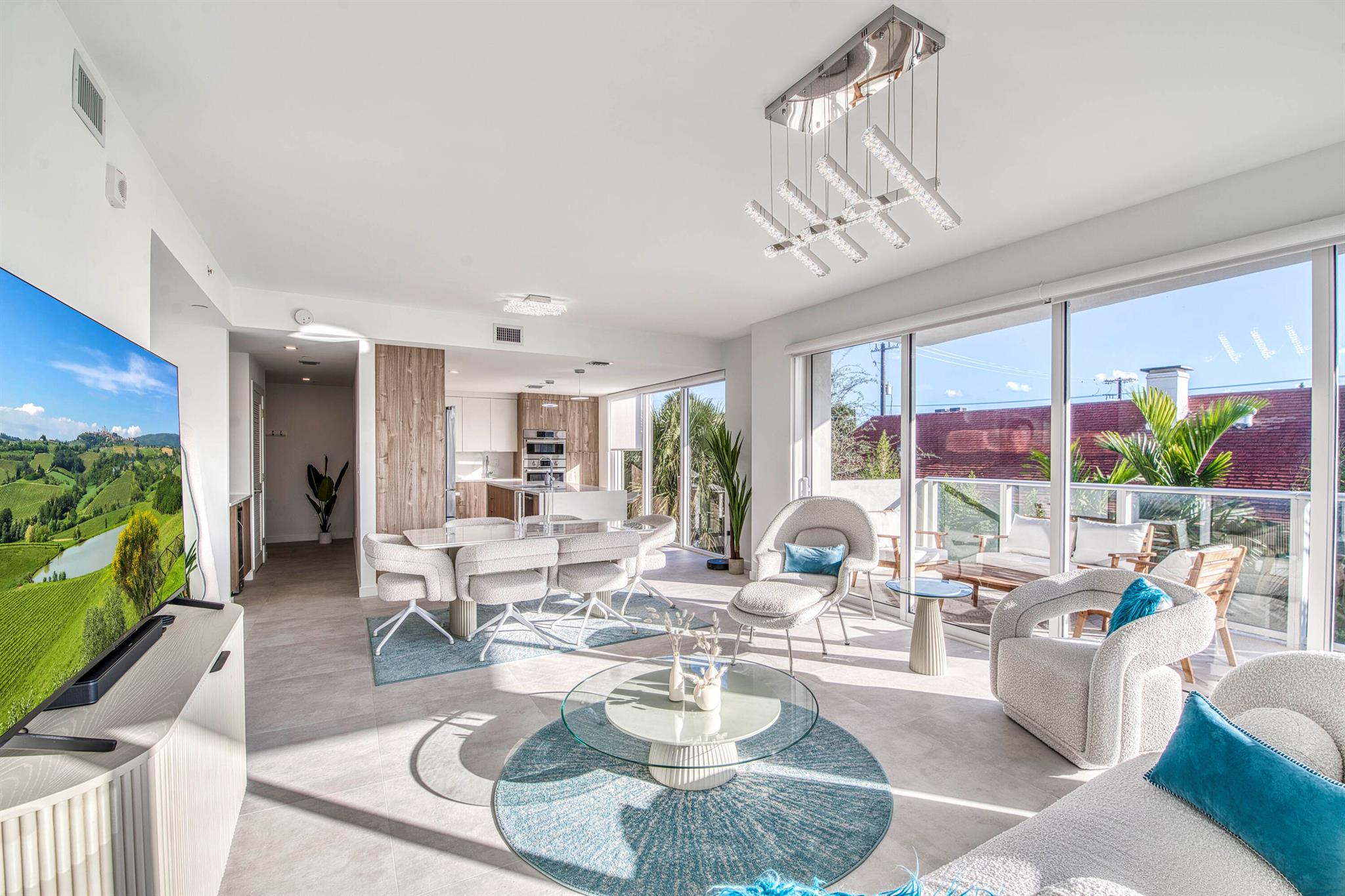 Alora Luxury Condo - Residential