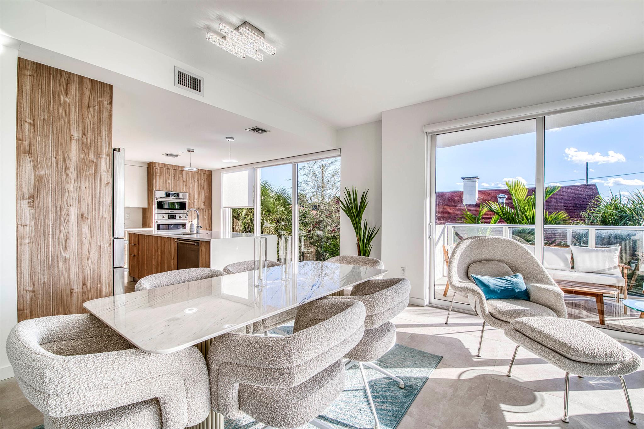 Alora Luxury Condo - Residential