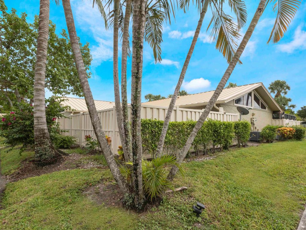 Photo of 5933 Golden Eagle Circle, Palm Beach Gardens, FL 33418 (MLS # R11109274)