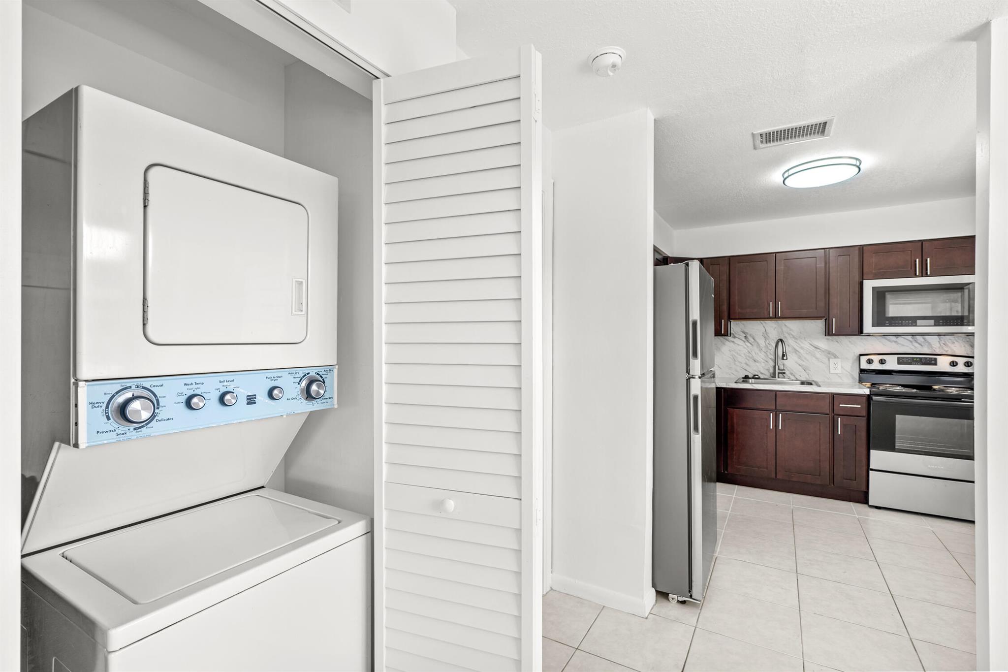 BOCA RATON HILLS SEC 2 - Residential Lease