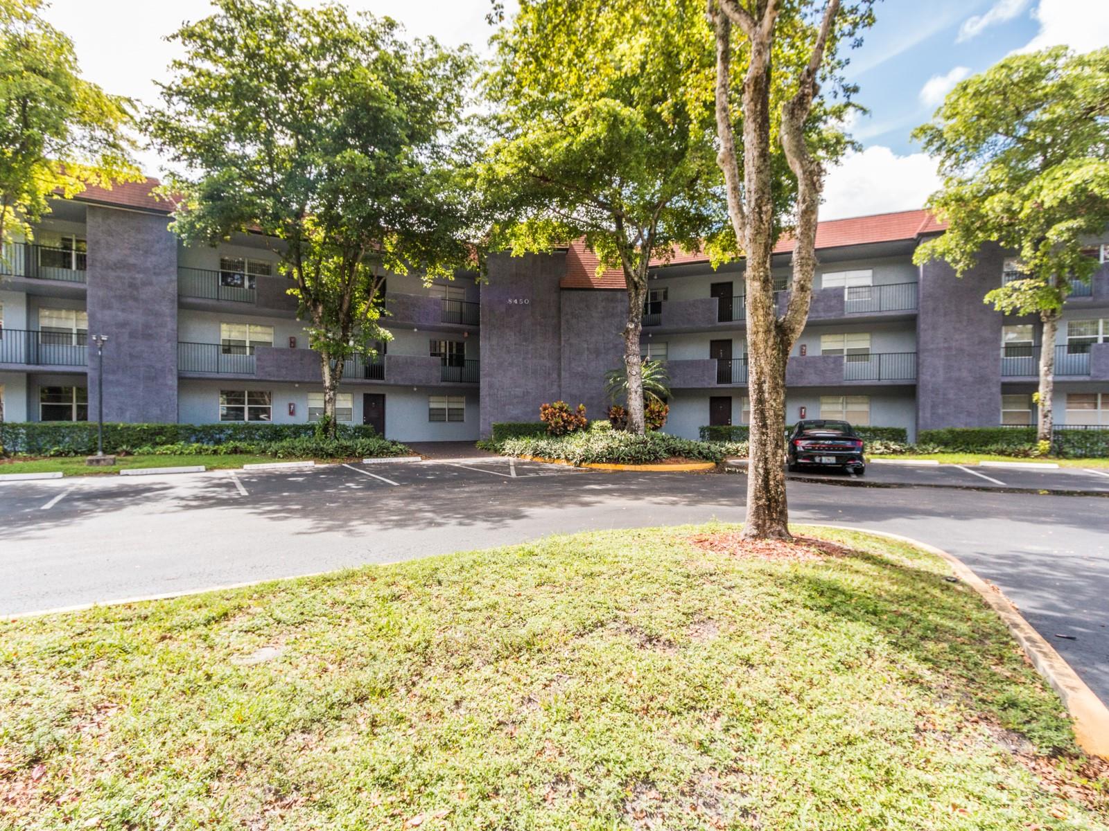 Check out this 2 Bedroom/2 Bathroom Condo with Washer and Dryer. All Ages Welcome. No Rental Restrictions. Great Location. Close to Shopping, Restaurants and Major Roadways. Elevator. Top Floor. No Unit Above You. No Carpeting. Split Bedroom Plan. Eat in Kitchen area. Screened in Balcony. Easy to Show. New Roof Installed 2023 with Special Assessment Paid Off.