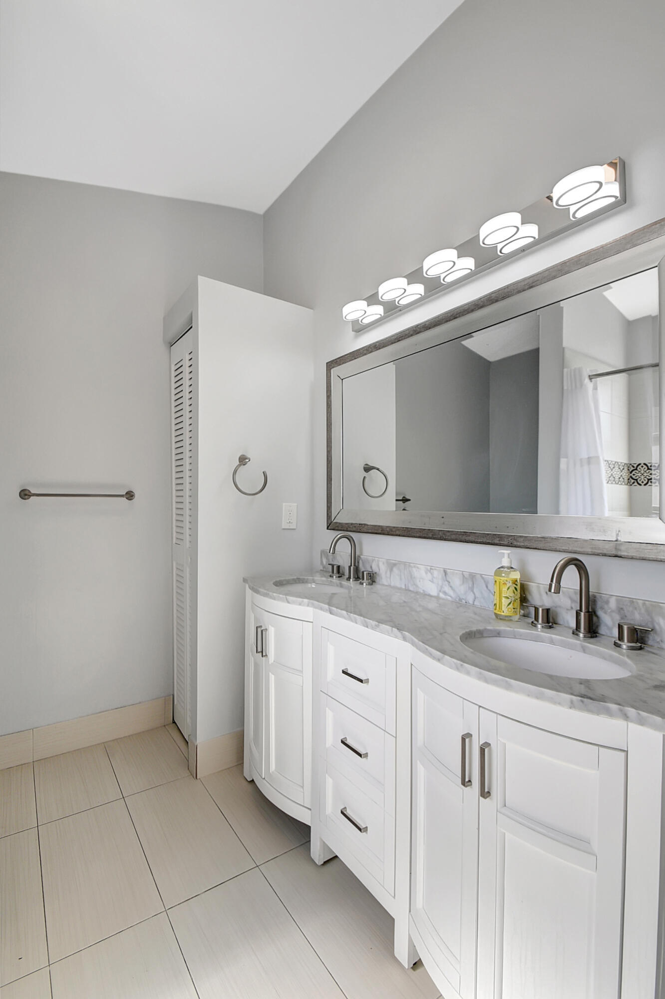 WINDYCREEK - Residential Lease