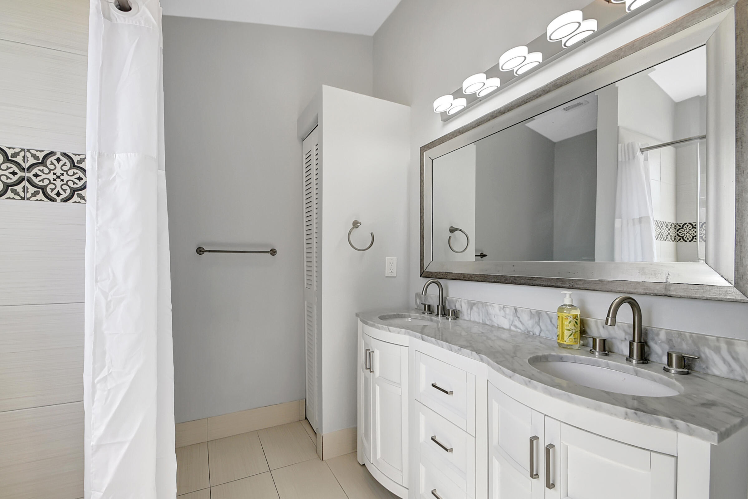 WINDYCREEK - Residential Lease