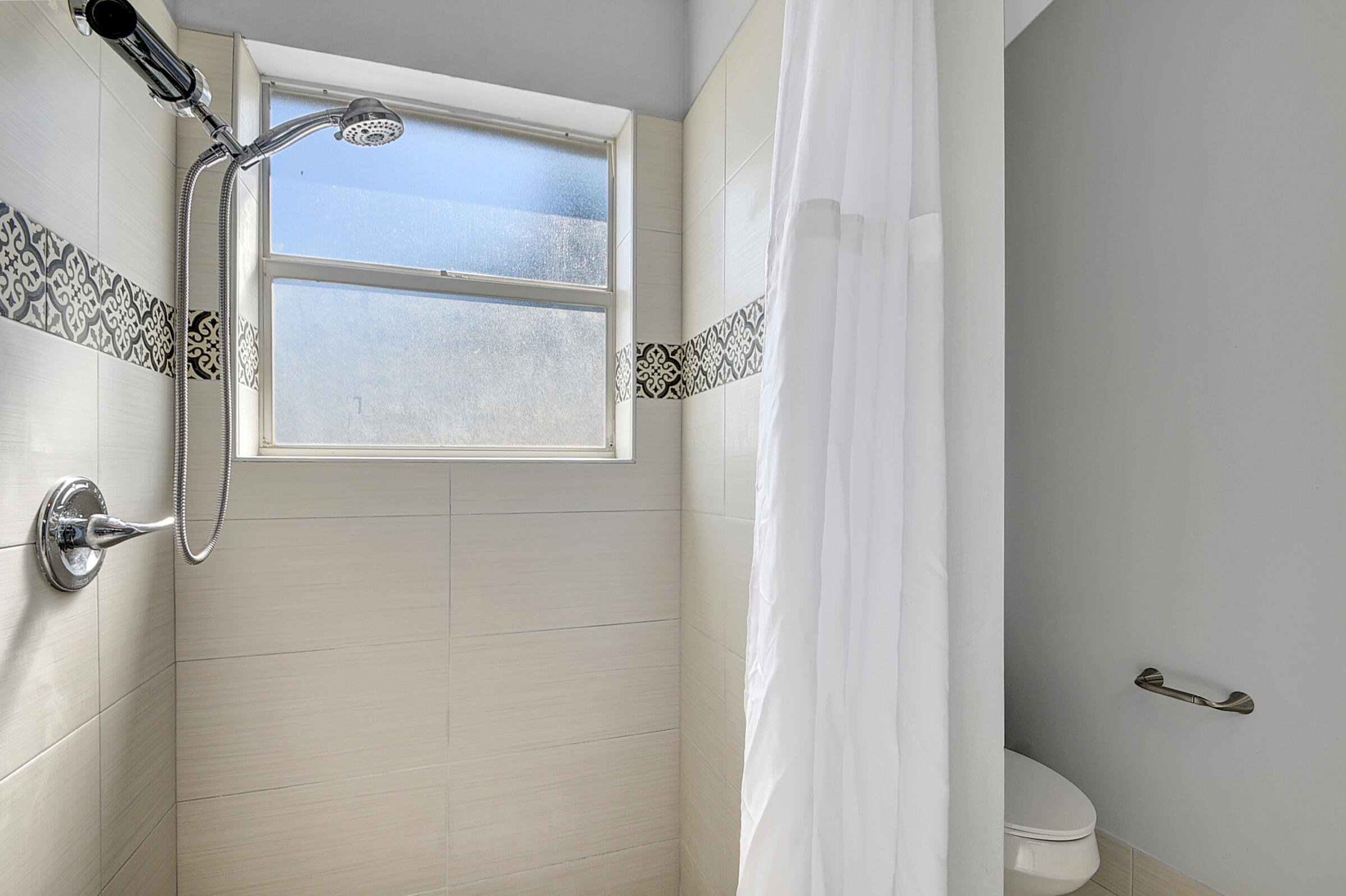 WINDYCREEK - Residential Lease