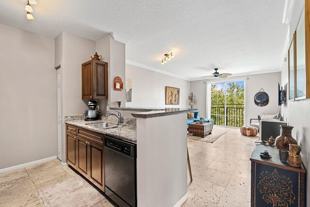 580 S Sapodilla Avenue 304