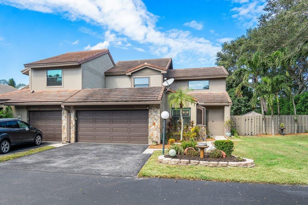 Photo of 5005 Cayenne Lane, Palm Beach Gardens, FL 33418 (MLS # R10945325)