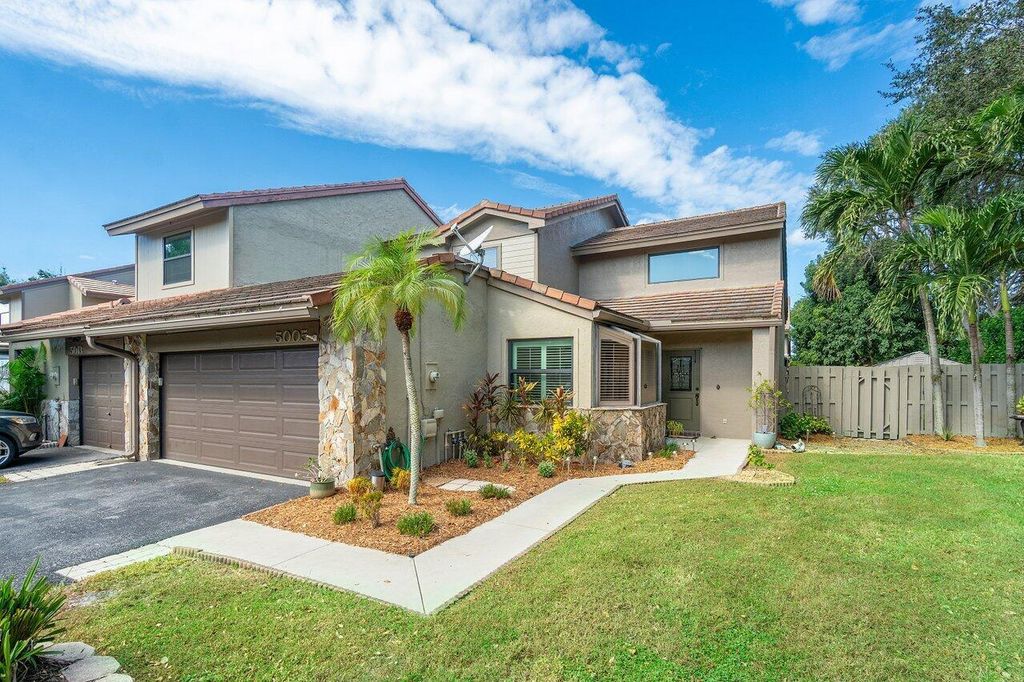 Photo of 5005 Cayenne Lane, Palm Beach Gardens, FL 33418 (MLS # R10945325)