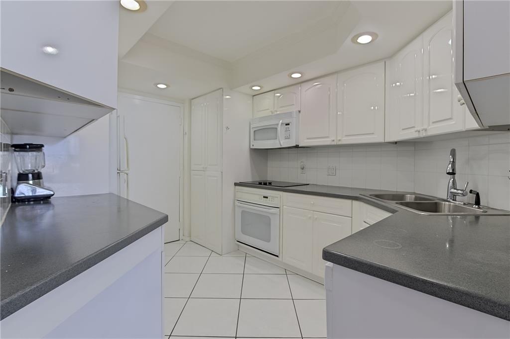 Point of Americas II - Residential