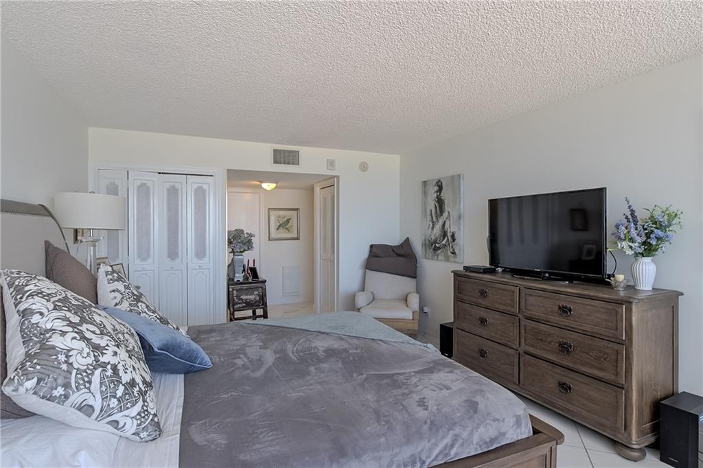 Point of Americas II - Residential