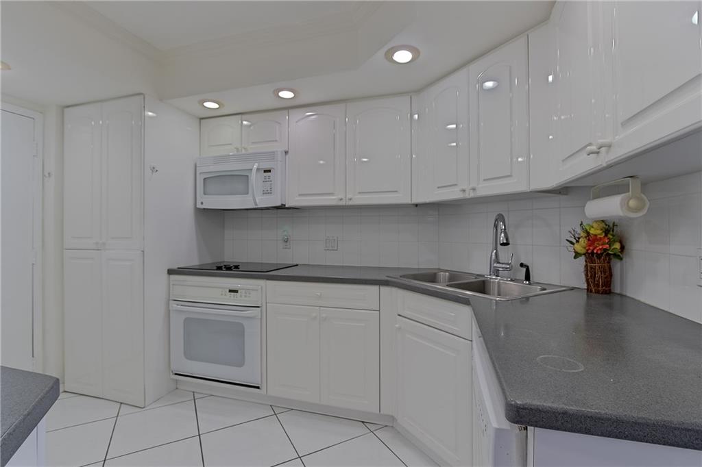 Point of Americas II - Residential