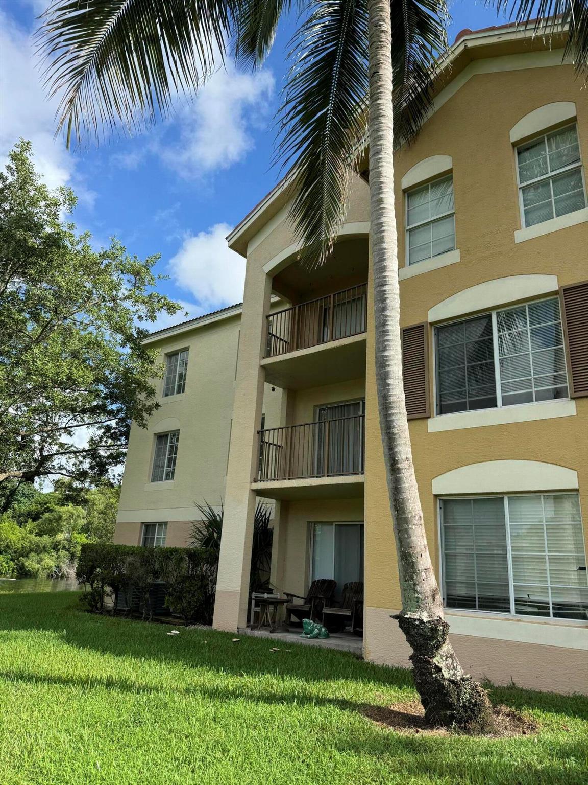 4151 San Marino Boulevard 308, West Palm Beach, FL, 33409/$240,000 3 4151 San Marino Boulevard 308