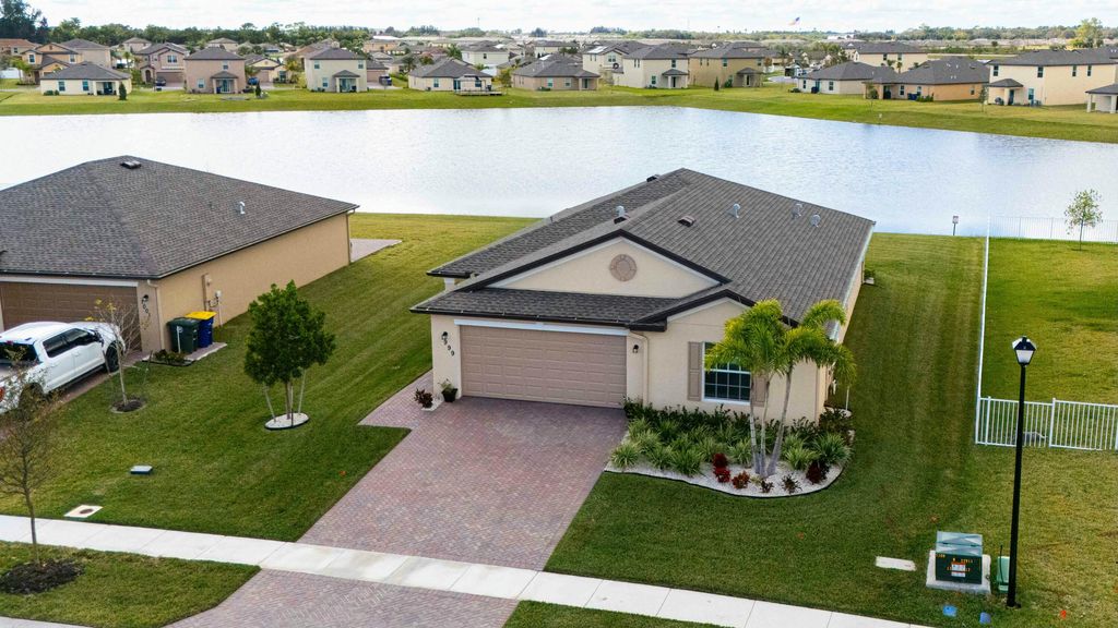 Photo of 999 Bent Creek Drive, Fort Pierce, FL 34947 (MLS # R11046387)