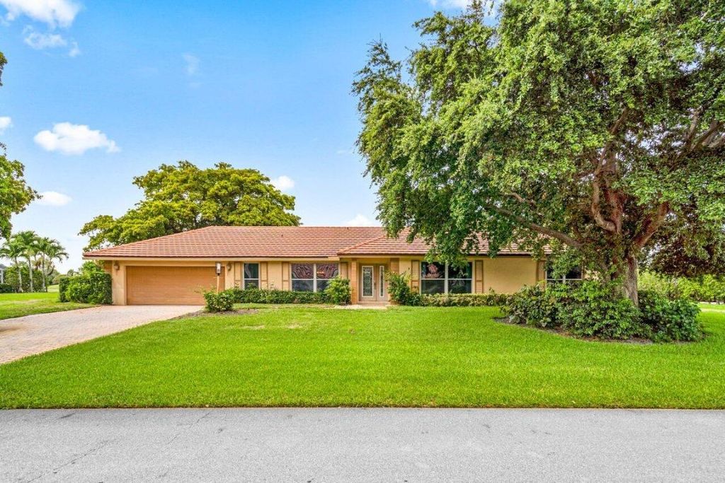 Photo of 4581 S Lake Drive, Boynton Beach, FL 33436 (MLS # R10997398)