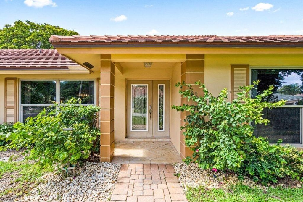 Photo of 4581 S Lake Drive, Boynton Beach, FL 33436 (MLS # R10997398)