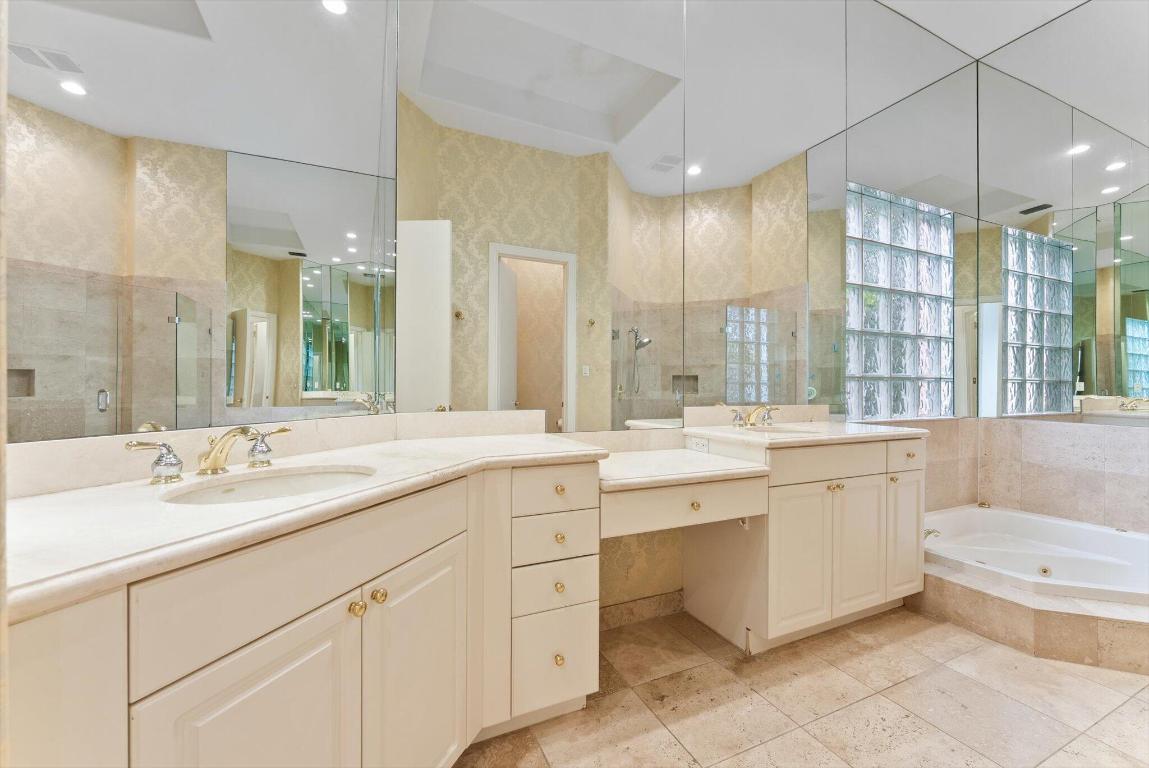 ISLAND IN THE GROVE - Residential Lease