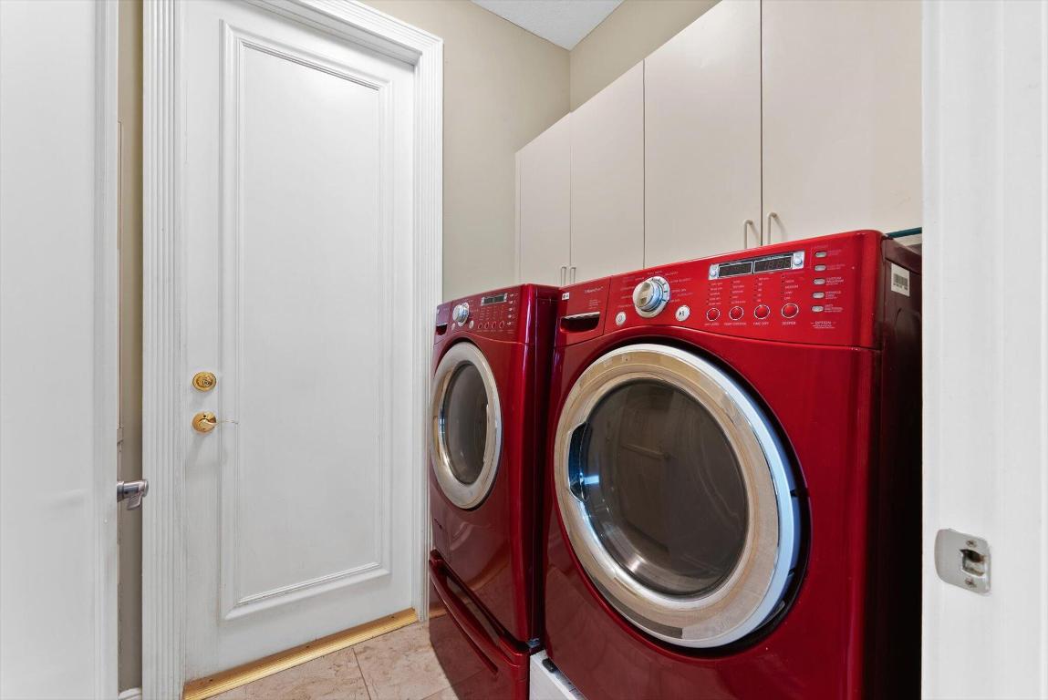 ISLAND IN THE GROVE - Residential Lease