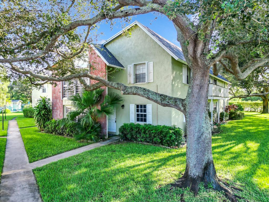 Photo of 12138 Alternate A1a #I3, Palm Beach Gardens, FL 33410 (MLS # R10926539)