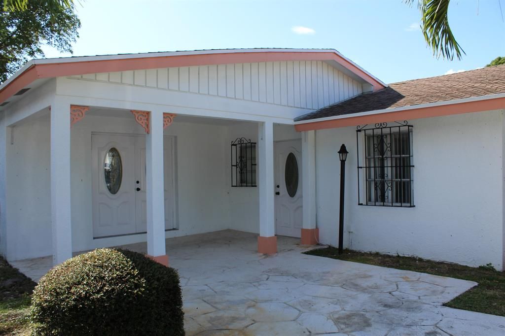 Photo of 330 NW 7th Avenue, Delray Beach, FL 33444 (MLS # R10753011)