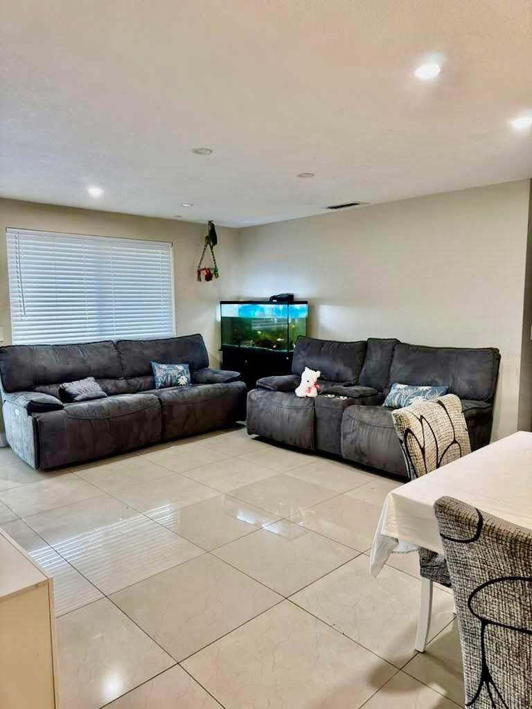 4305 Foss Road, Lake Worth, FL, 33461/$550,000 3 4305 Foss Road