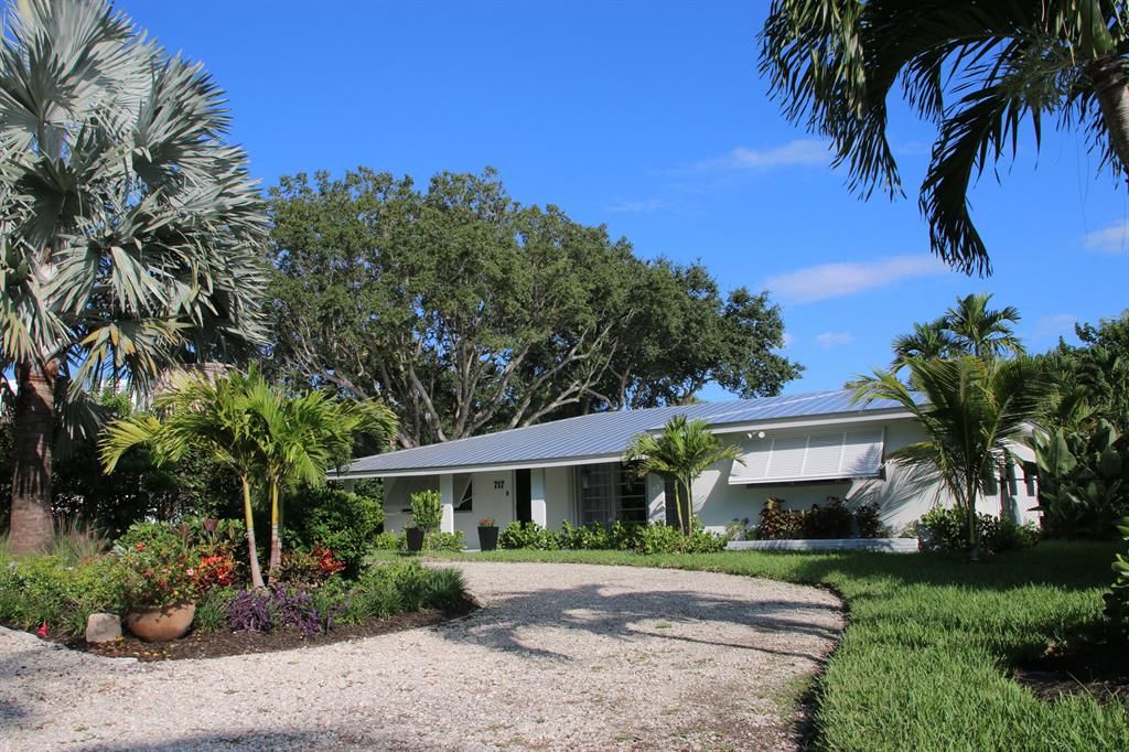 Photo of 717 SE Weir Street, Stuart, FL 34994 (MLS # R10752614)