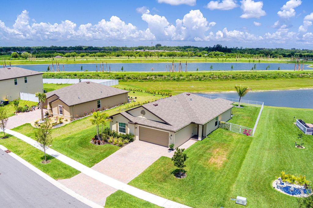 Photo of 956 Bent Creek Drive, Fort Pierce, FL 34947 (MLS # R11094233)