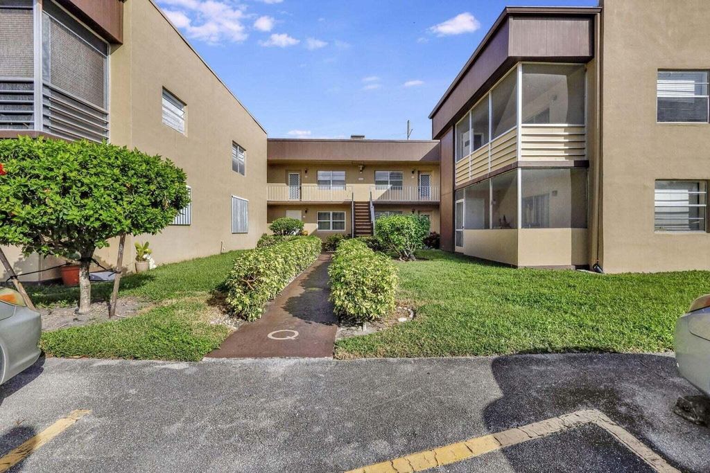 Photo of 802 Burgundy Q, Delray Beach, FL 33484 (MLS # R11106880)