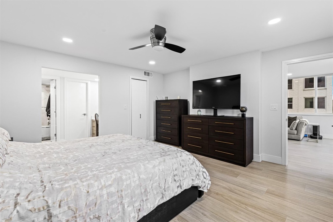 Lake Harbour Towers - Residential