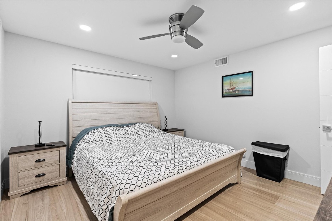 Lake Harbour Towers - Residential