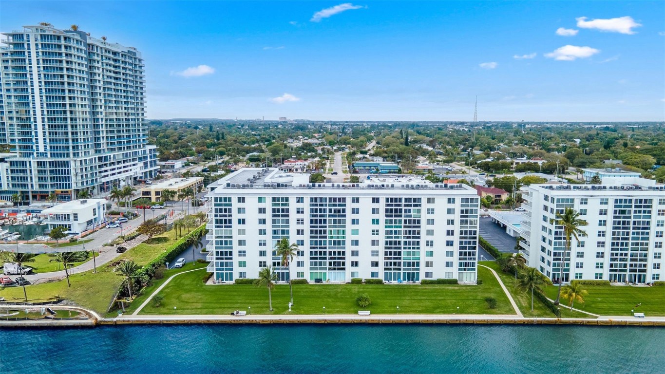 Lake Harbour Towers - Residential