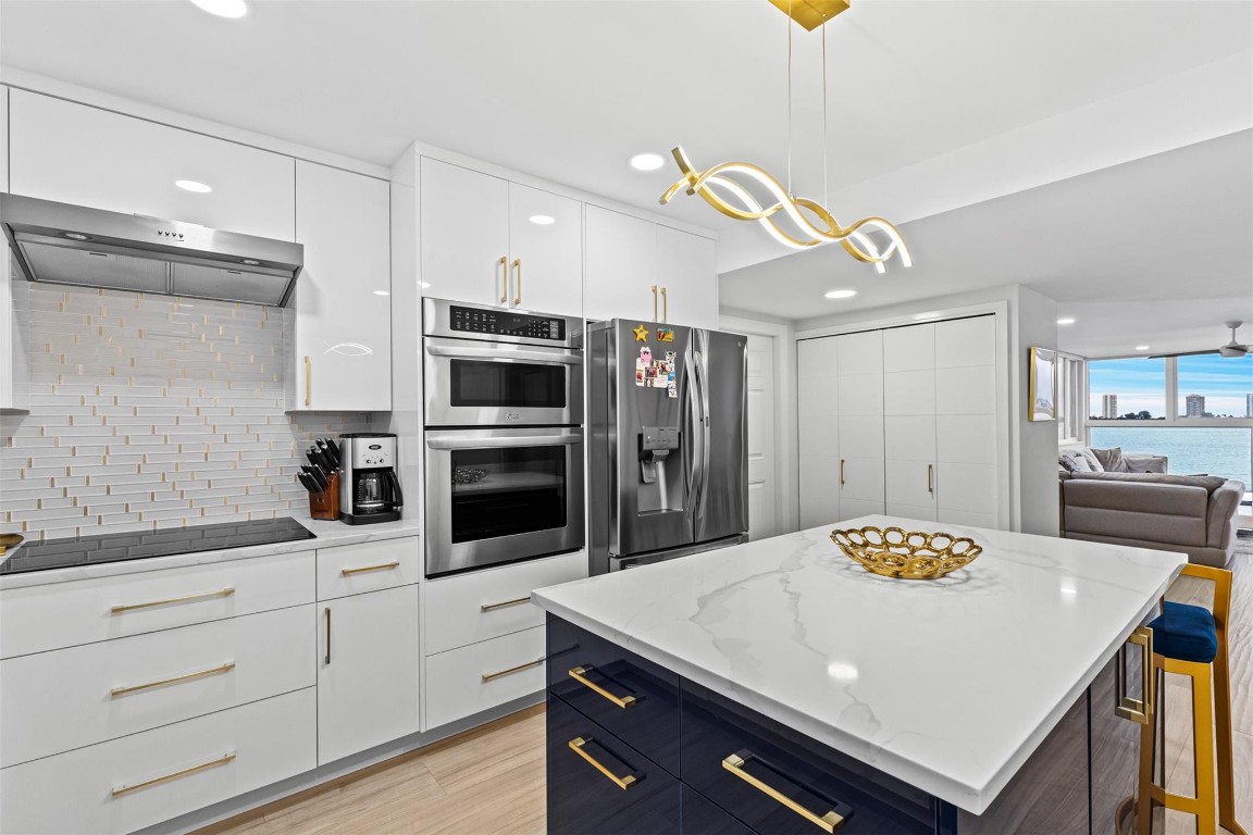 Lake Harbour Towers - Residential