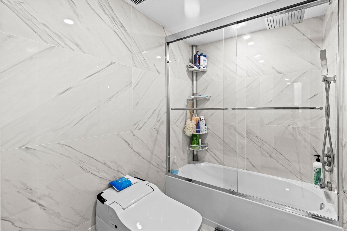 Lake Harbour Towers - Residential