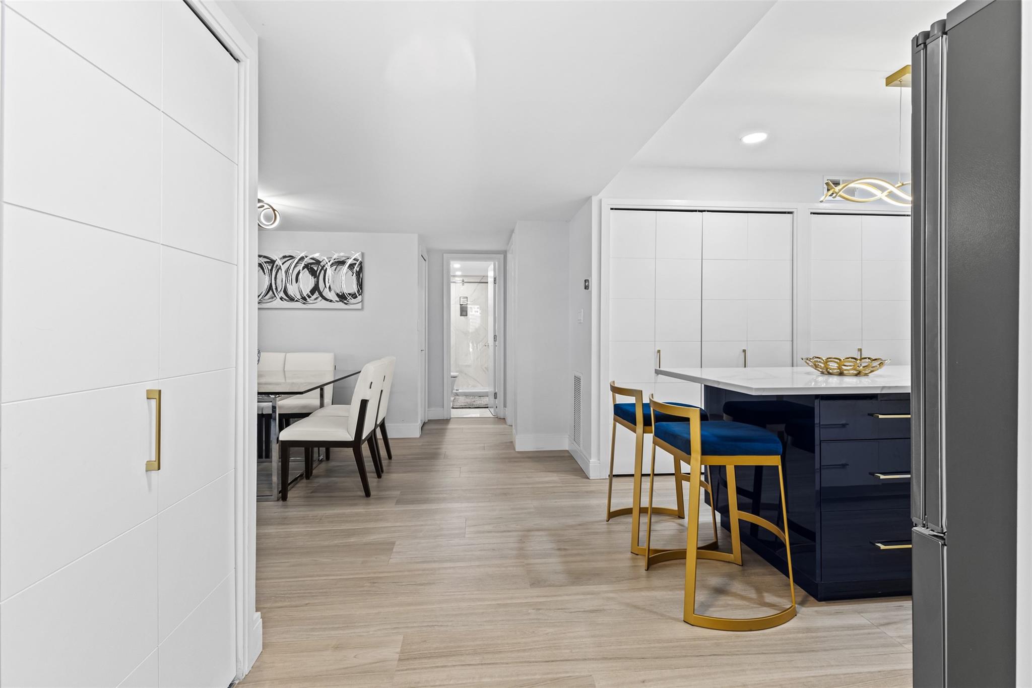 Lake Harbour Towers - Residential