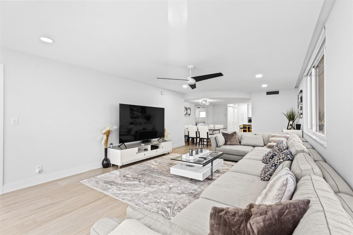 Lake Harbour Towers - Residential